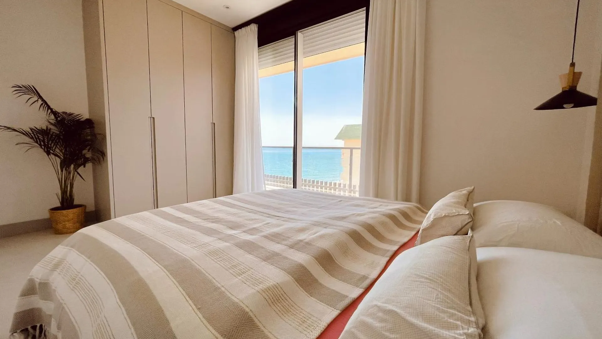 Luxury Beachfront Apartment Fuengirola 0*,